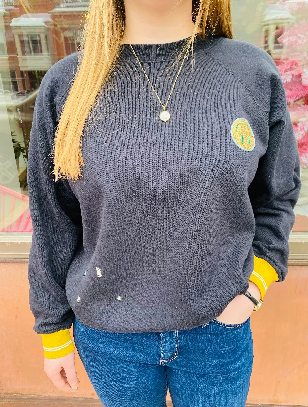 AQC Smiley Pullover