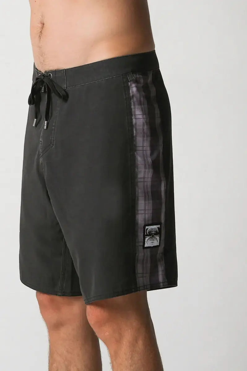 Former Plaid Control 18.5 Trunk -black plaid